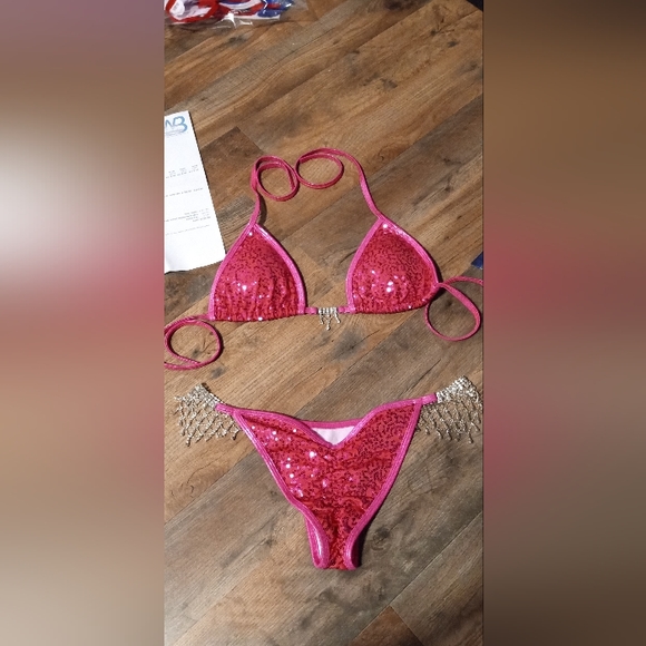 Competition bikini - Picture 2 of 4